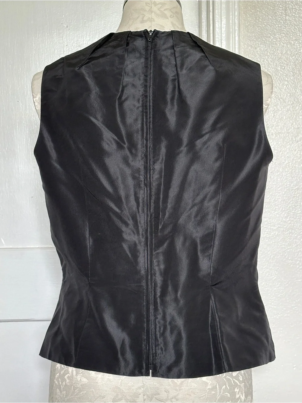 Carmen Marc Valvo Collection Black Silk Rosette Sleeveless Blouse Top Size 14 - Picture 5 of 13
